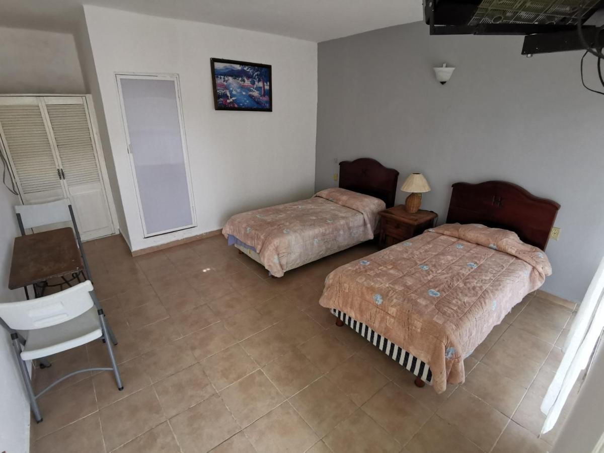 Oyo Cedros & Hotel 4*